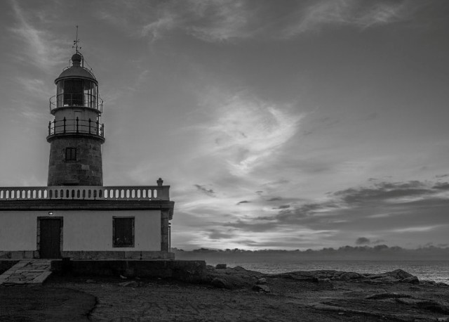 FARO BLANCO Y NEGRO - copia