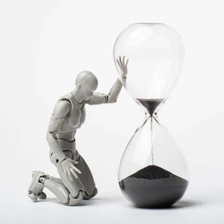 183411139-un-intento-de-detener-el-tiempo-el-tiempo-no-perdona-a-nadie-lamento-por-el-pasado-el-tiempo-se-esca