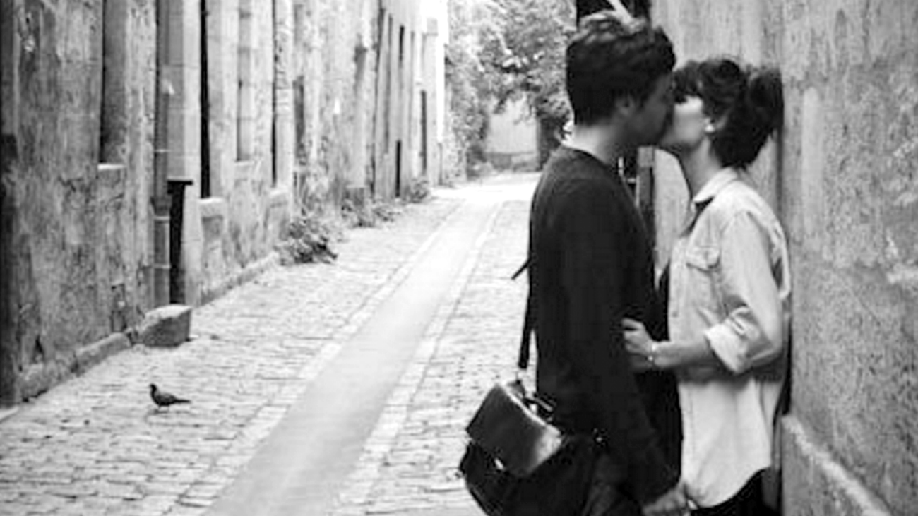 madrilenos-recogen-firmas-calle-Beso_2070712928_6629654_1300x731 (1)